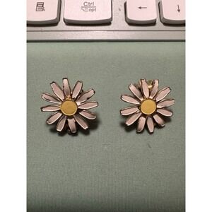 Vintage Daisy Enamel Daisy Clip On Earrings